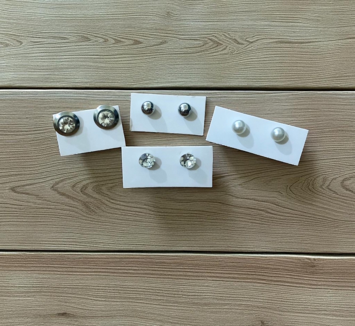 IMG_3808.jpeg - สินค้า รหัส A92 ต่างหูแฟชั่น 4 คู่ ราคา 50 บาท