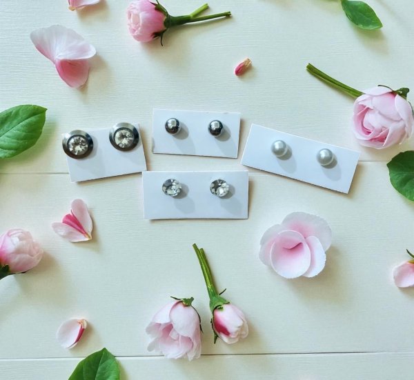 สินค้า รหัส A92 ต่างหูแฟชั่น 4 คู่ ราคา 50 บาท - ศูนย์รวมสินค้าของใช้ทั่วไปและอุปกรณ์ตกแต่งบ้านดีไซน์ทันสมัย คัดสรรคุณภาพเพื่อยกระดับการใช้ชีวิตของคุณให้ง่ายและสวยงามยิ่งขึ้น พร้อมช้อปออนไลน์สะดวกสบาย